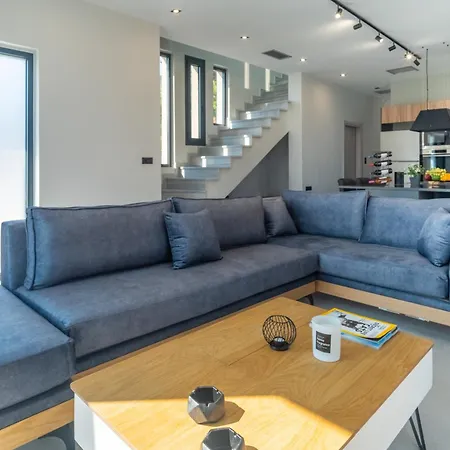 Irini's * Микрос-Гиалос