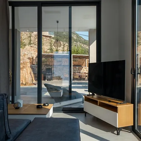 Irini's Микрос-Гиалос