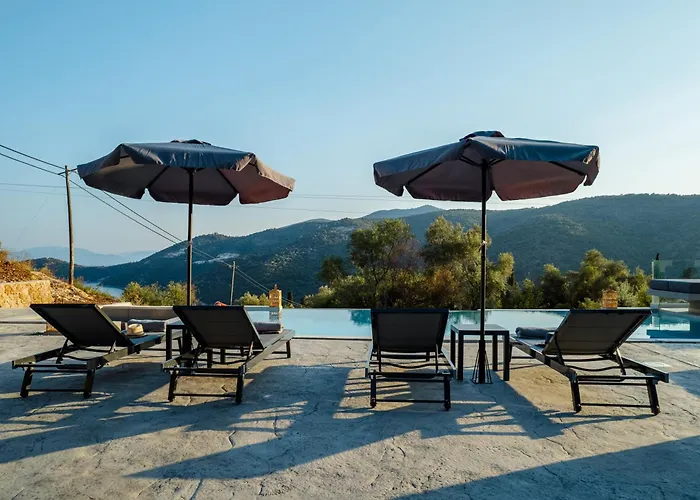 Vila Irini's Mikros Gialos